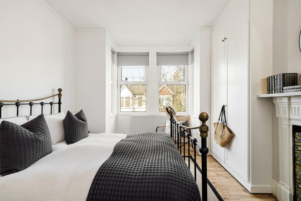 Scarborough Road E11