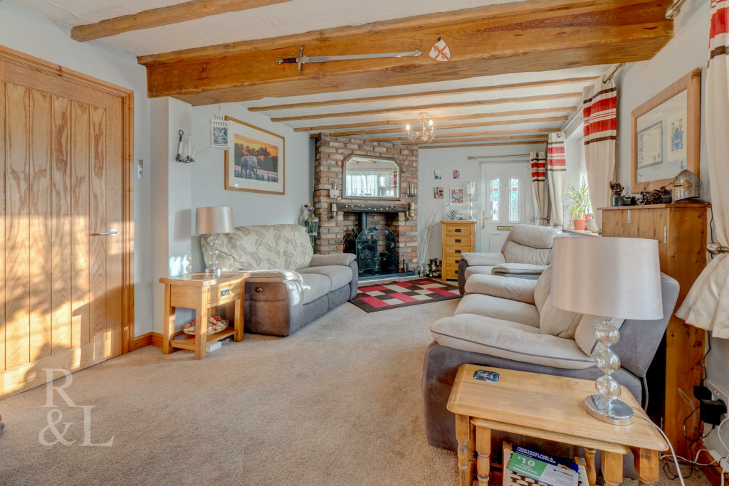 Moira Close  (1).png