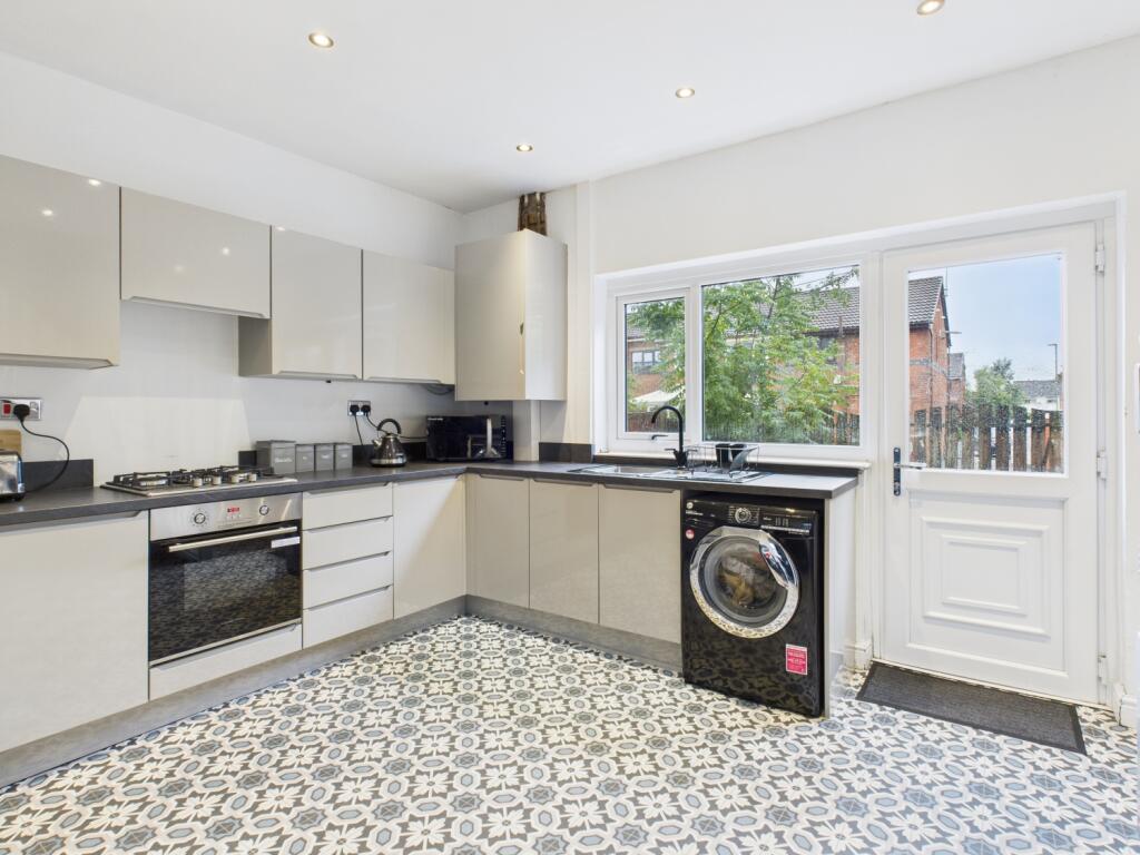 CAM03729G0-PR0141-STILL001