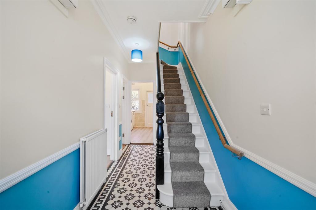 16 Westbury Avenue - NiWAo0UYAUznYjvCgdBR.jpg