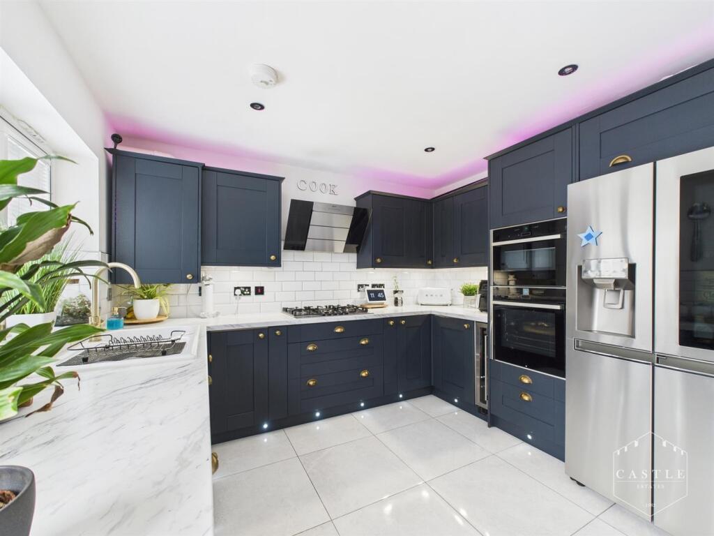 OPEN PLAN DINING KITCHEN