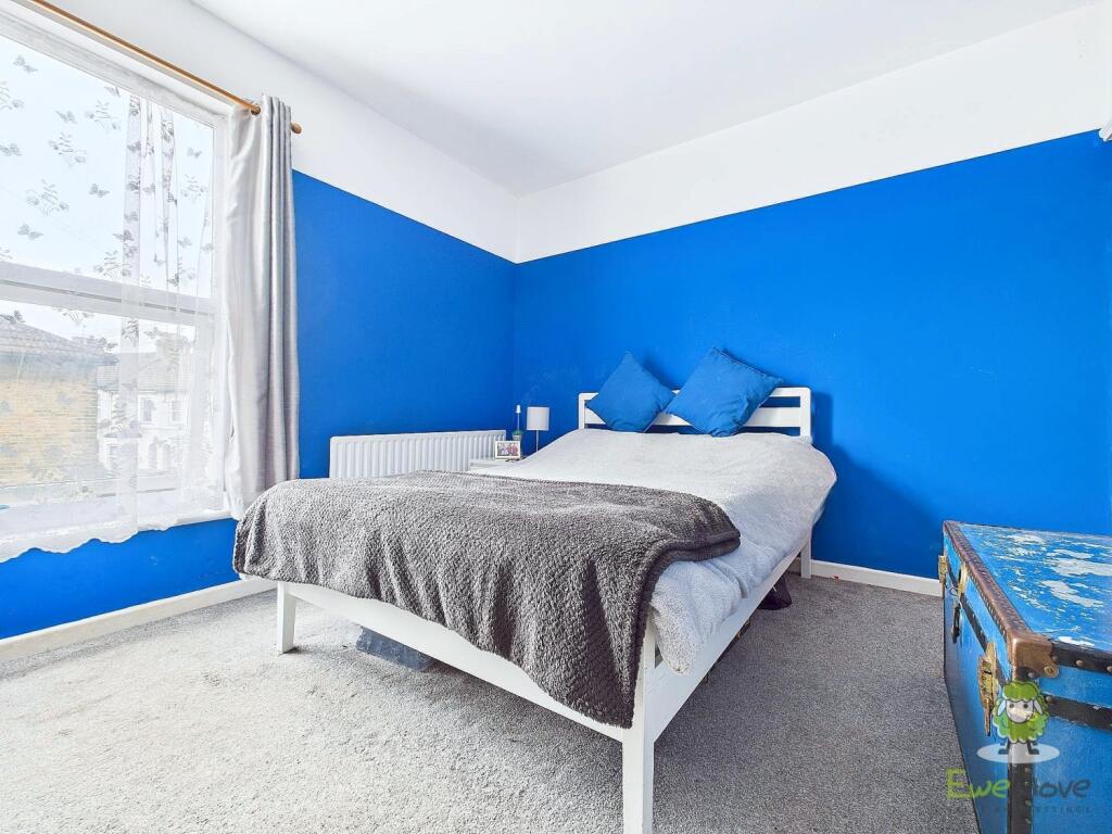 CAM01543G0-PR0121-STILL032