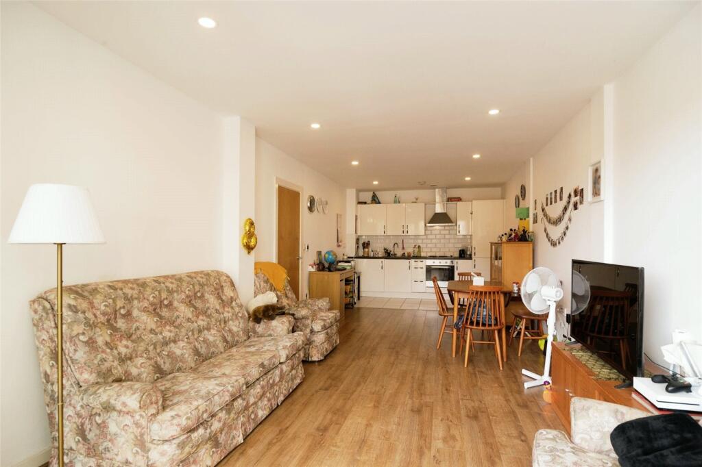 Lounge/Kitchen