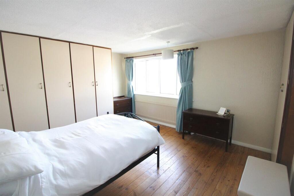 34 Weaverham Rd-Bed1.JPG