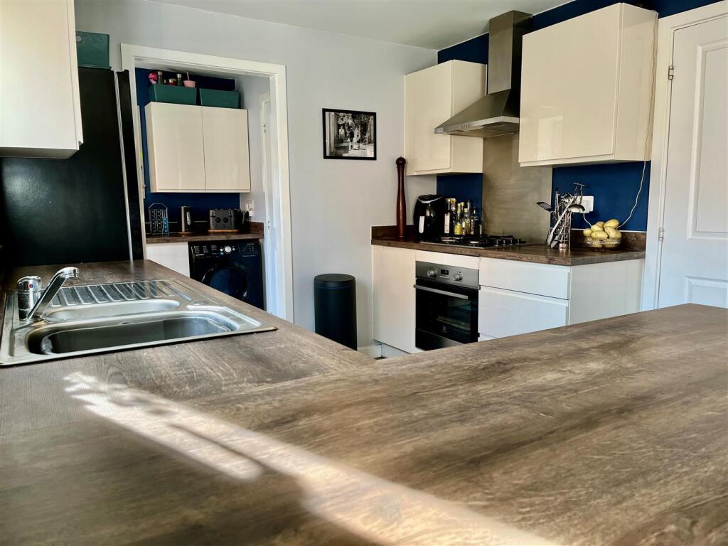 Kitchen II.jpg