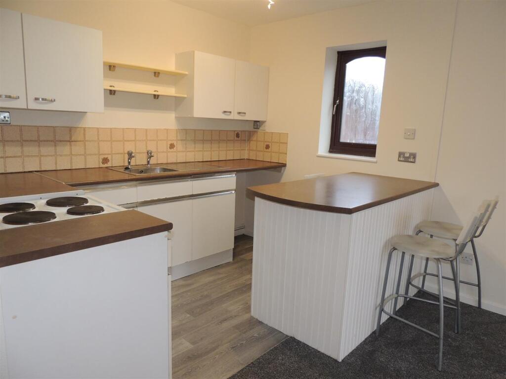 LiIVING/KITCHEN