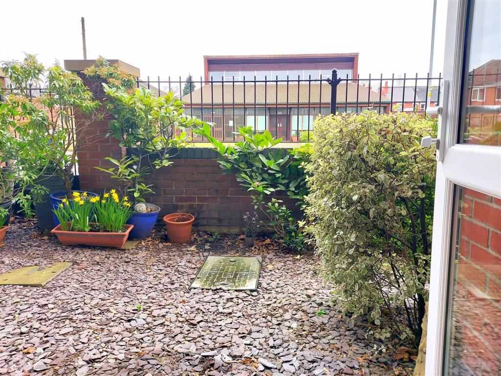 Courtyard Garden Area