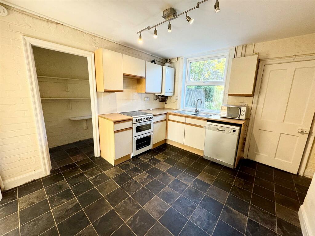 kitchen..jpg