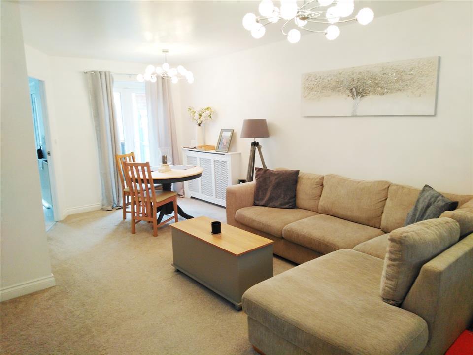 LOUNGE/DINING ROOM