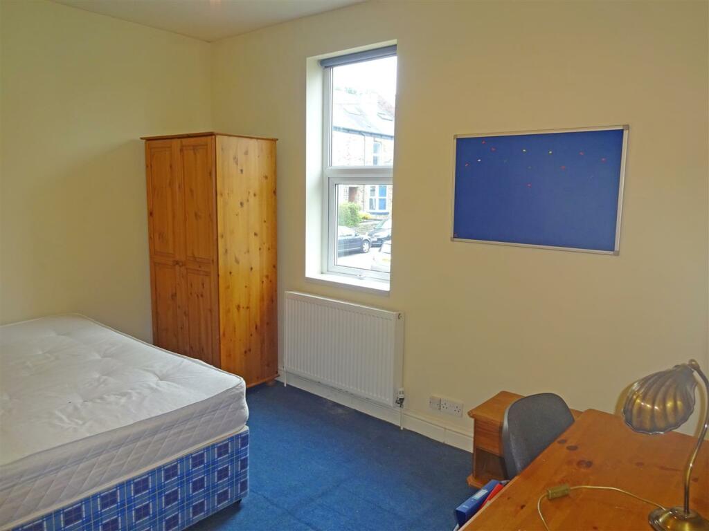 Bed 6.jpg