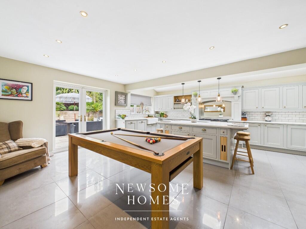 Kitchen/ Dining Room