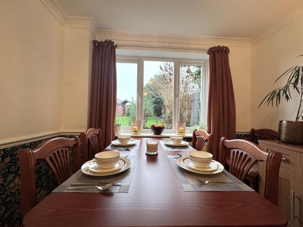 Lounge/Dining Room