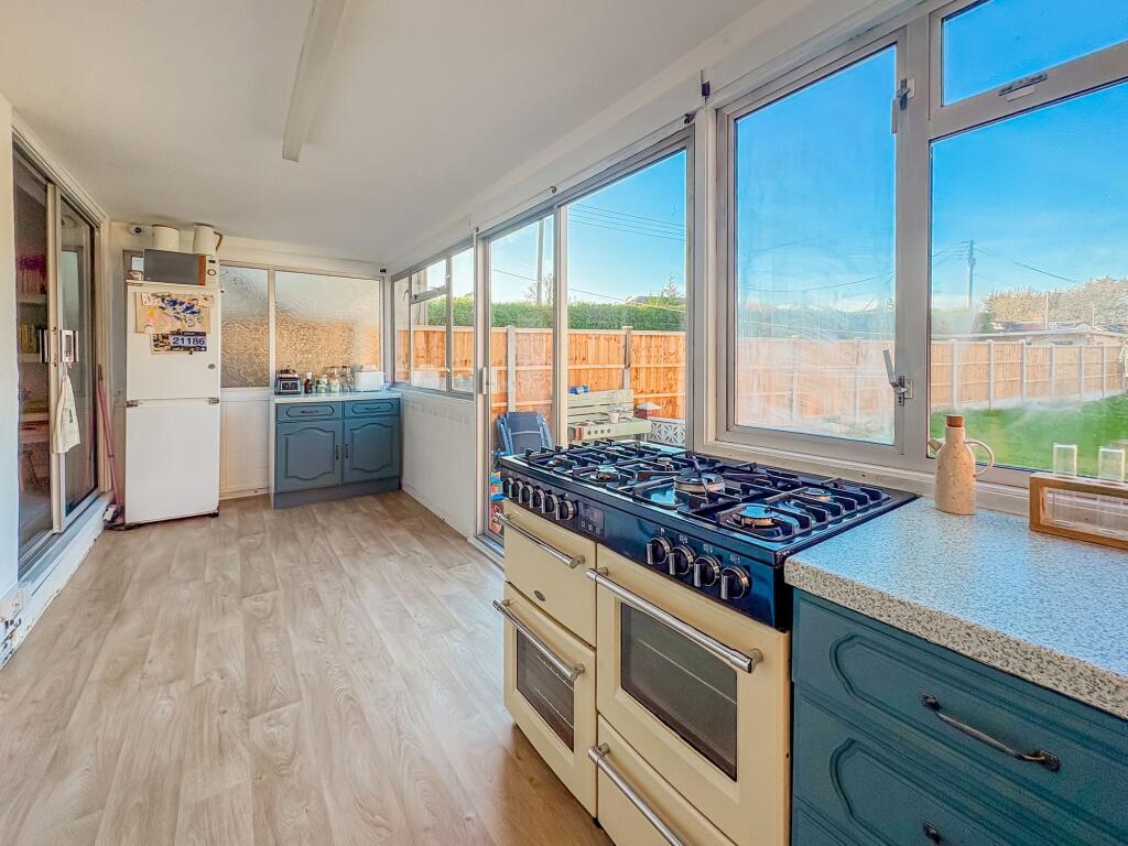 KITCHEN/ BREAKFAST ROOM