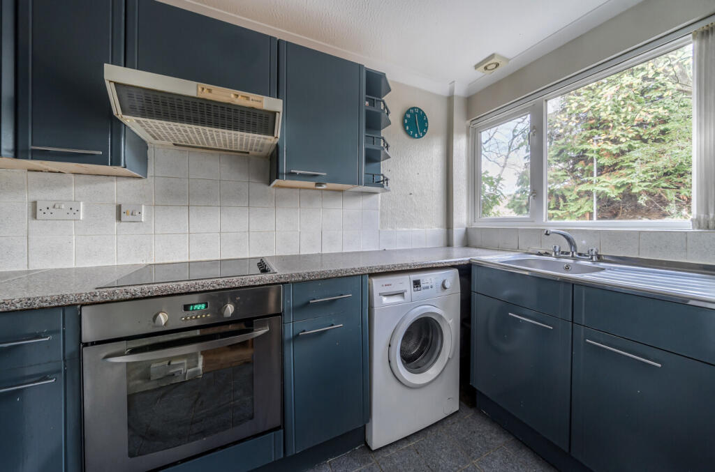 1381030-8-6925996...