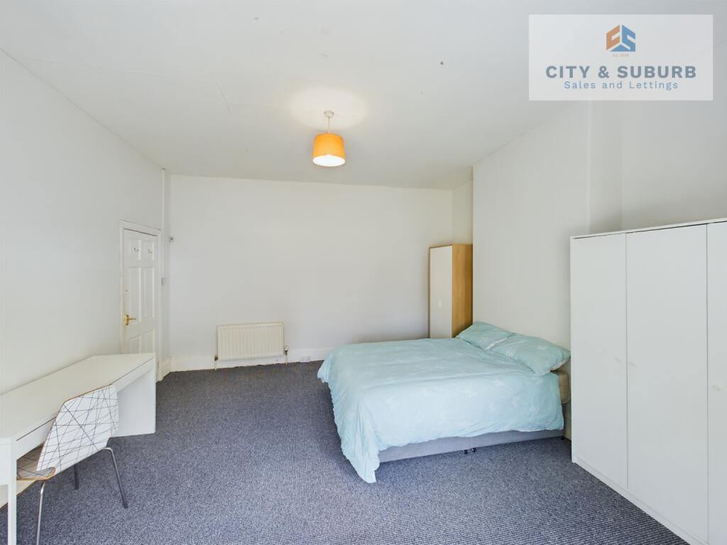 CAM01351G0-PR0095-STILL003