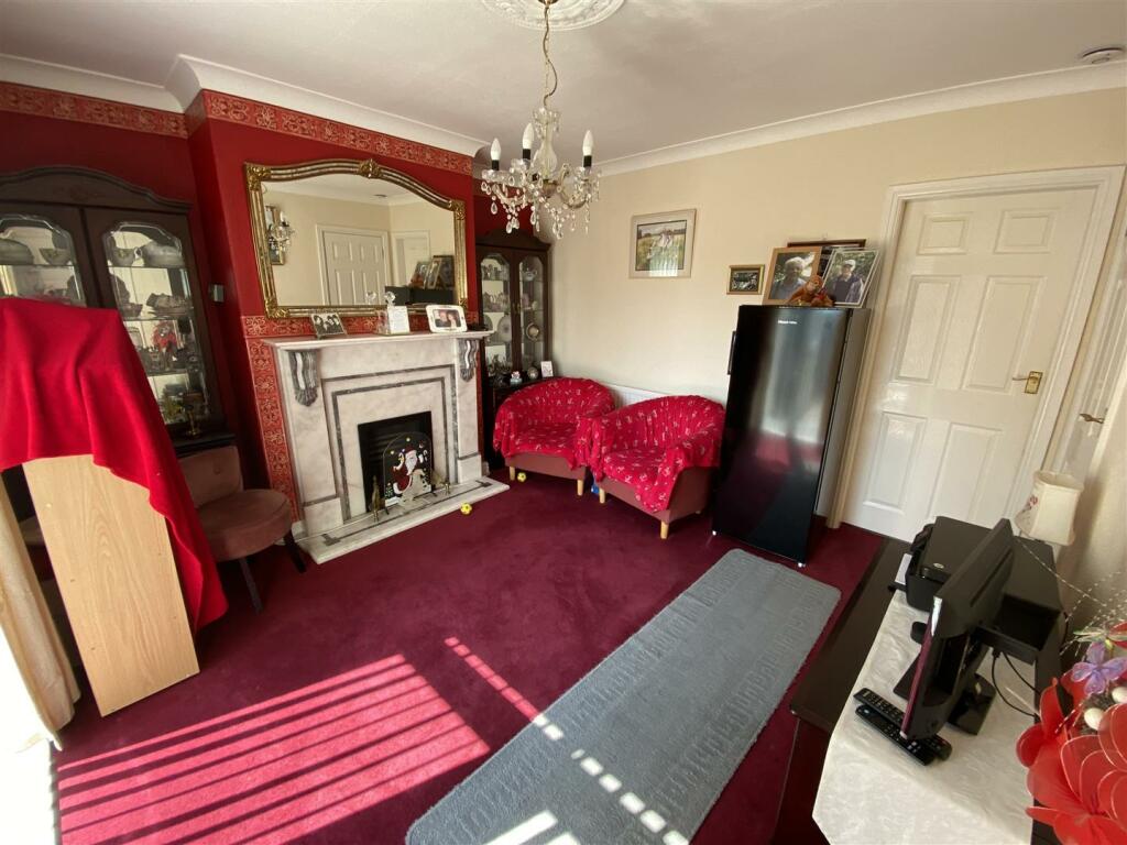 Dining room:
