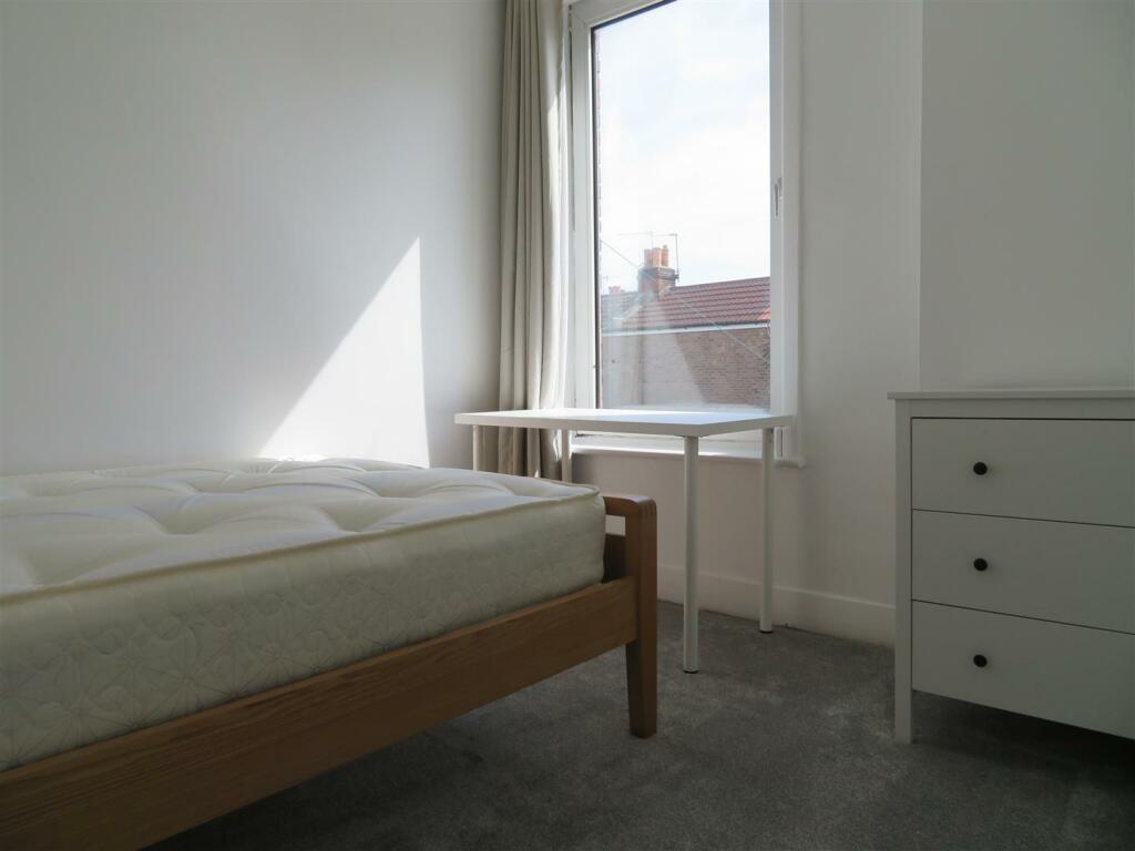 12 Jessie Bed1.JPG