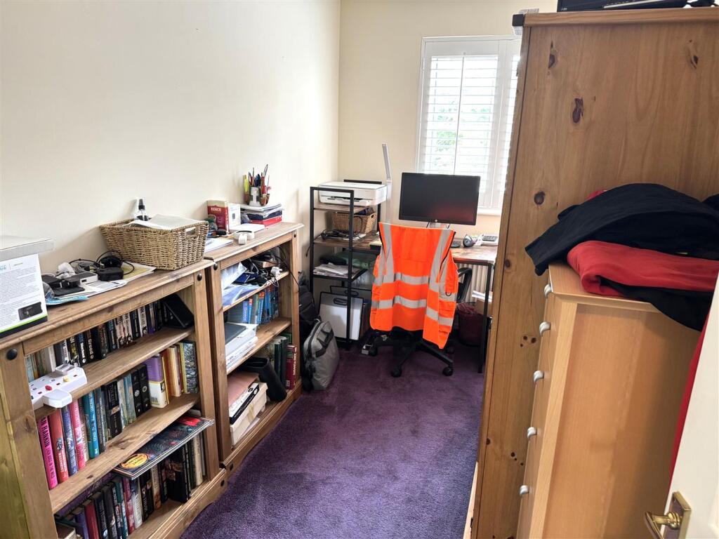 Bedroom 1.JPG