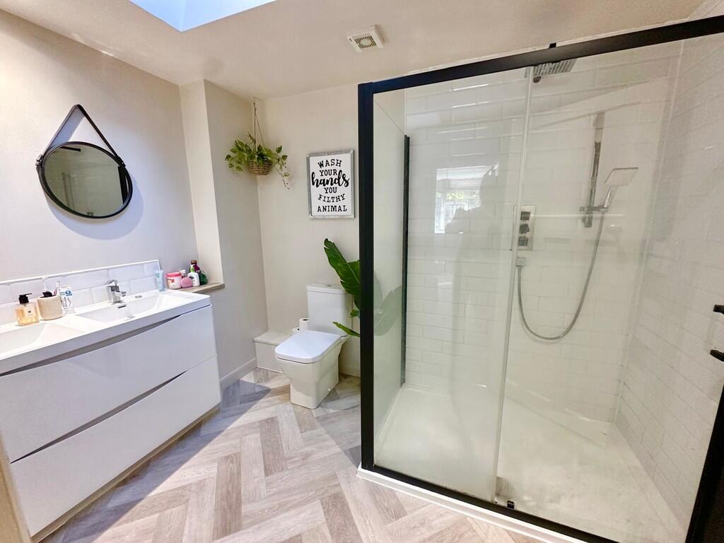 IMG-20251006-WA00...