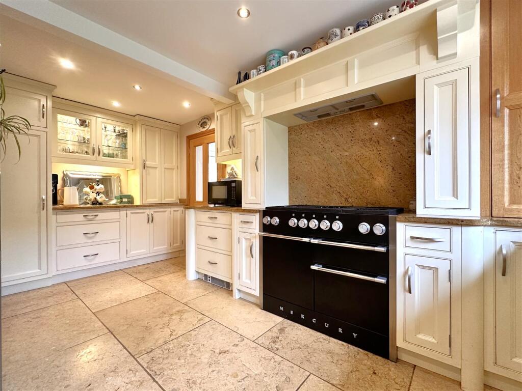 Exquisite Kitchen 281