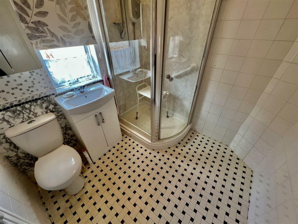 SHOWER ROOM