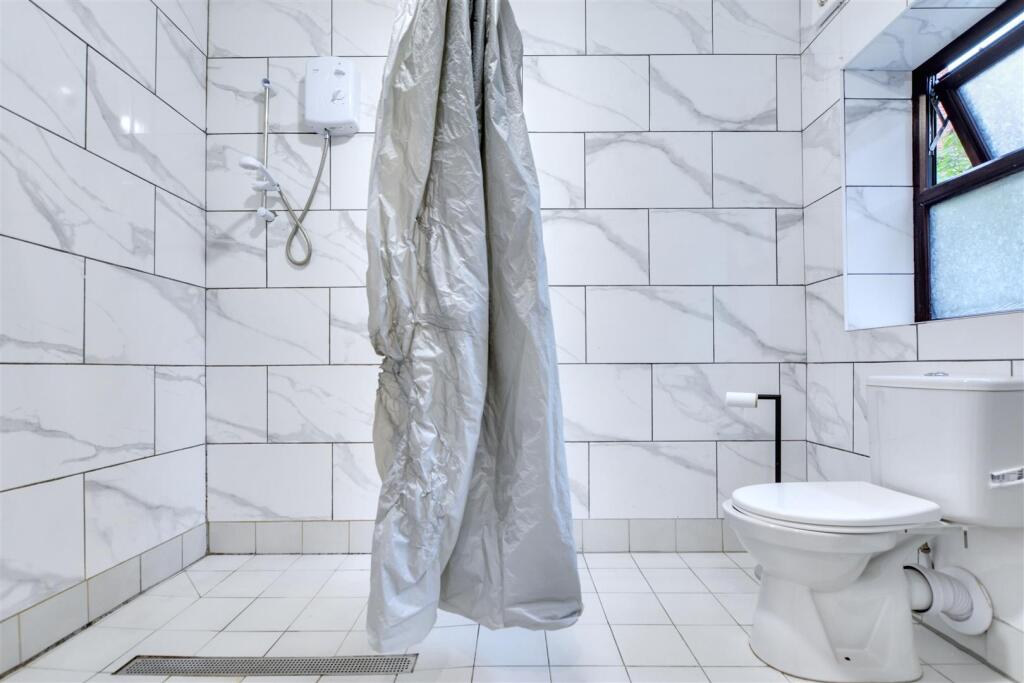 Bathroom_3.jpeg