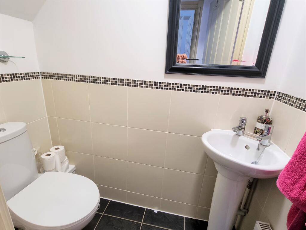 Cloakroom/wc