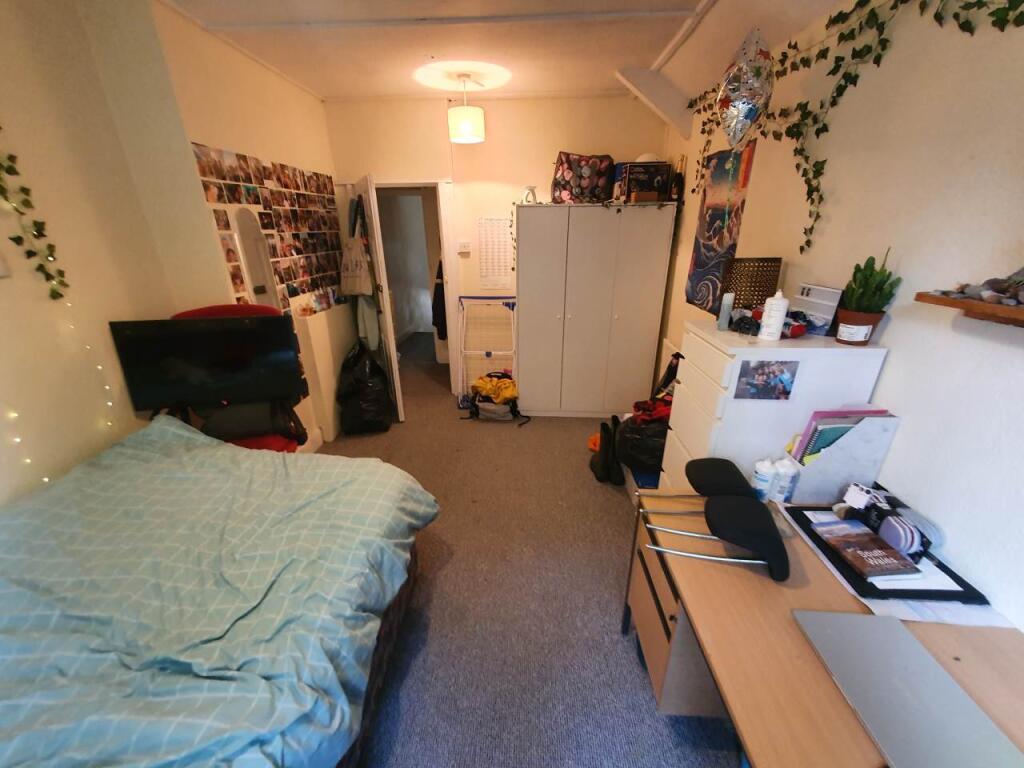 First floor rear bed