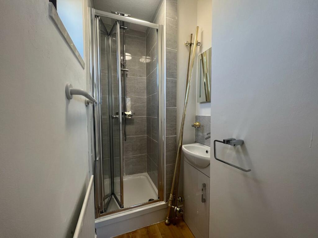 Ensuite.JPG