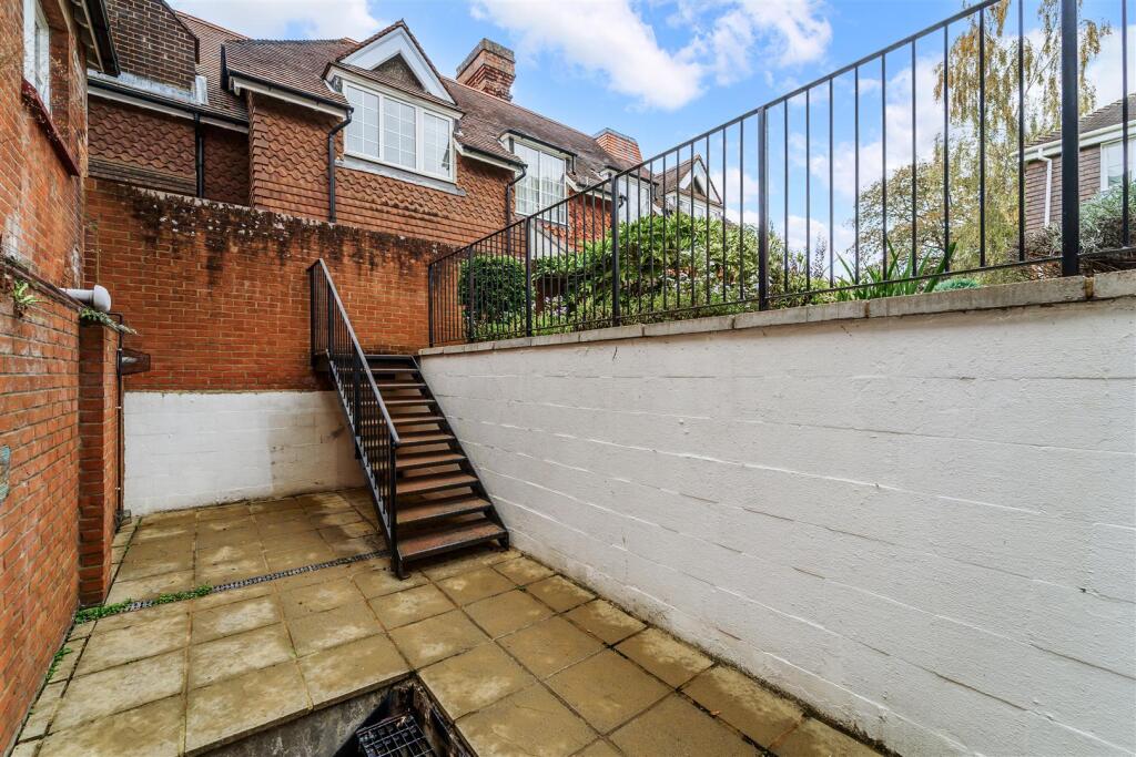 THE FIRS, FLAT (6).jpg