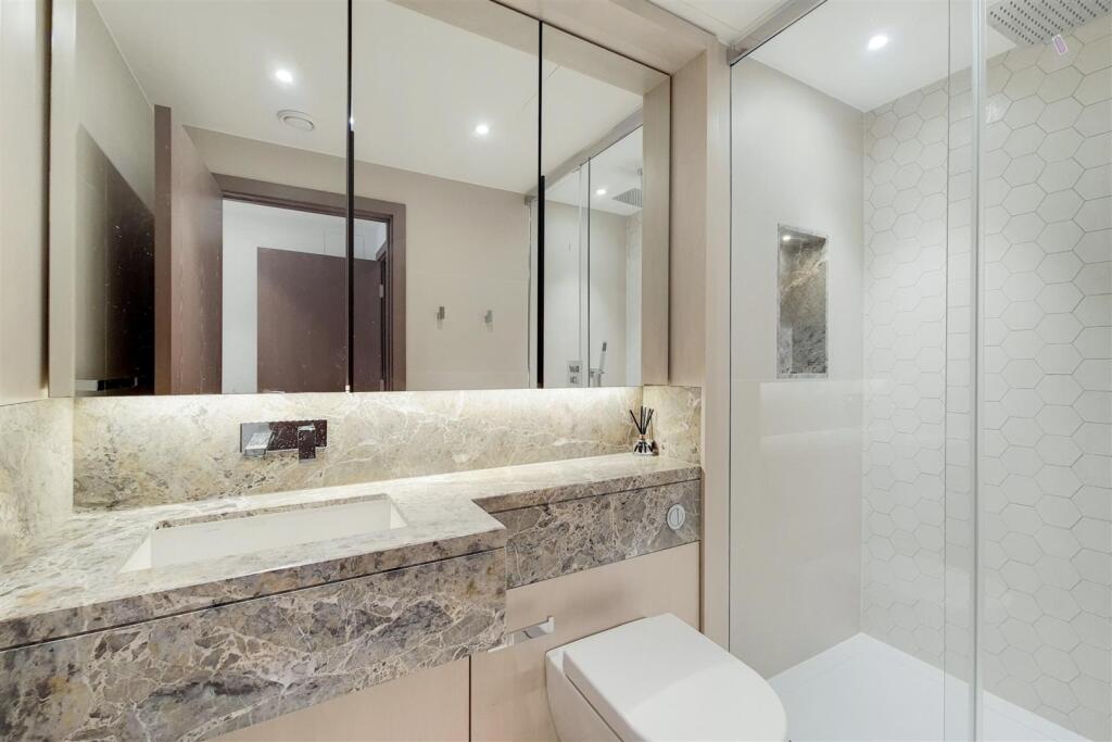 5_Main Ensuite-0.jpg