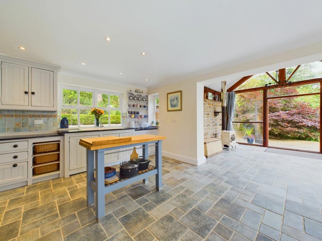 Kitchen/ Dining Room