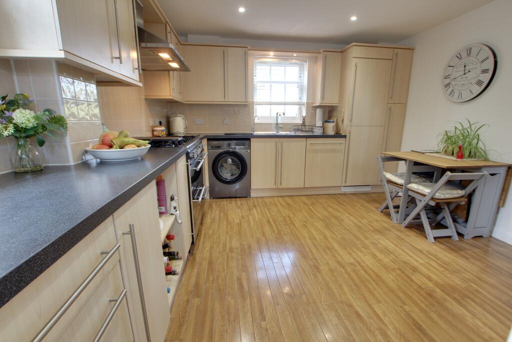 KITCHEN / BREAKFASTROOM
