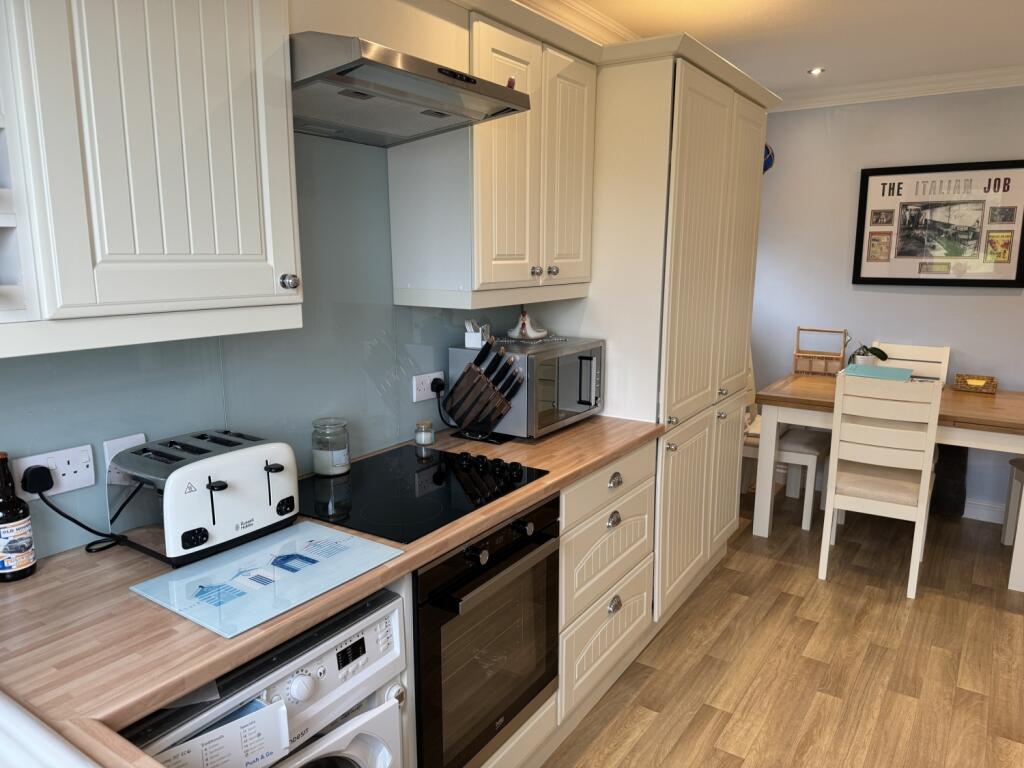 39 Grange Park, Bishopsteignton -  kitchen1