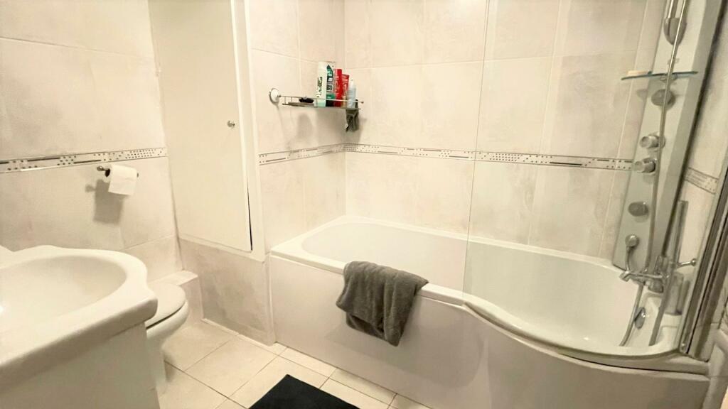 TILED 3-PIECE BATHROOM