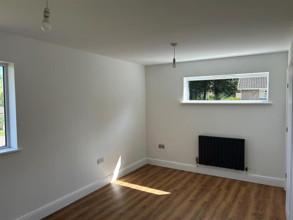 14 Selwyn Close main bedroom.jpg