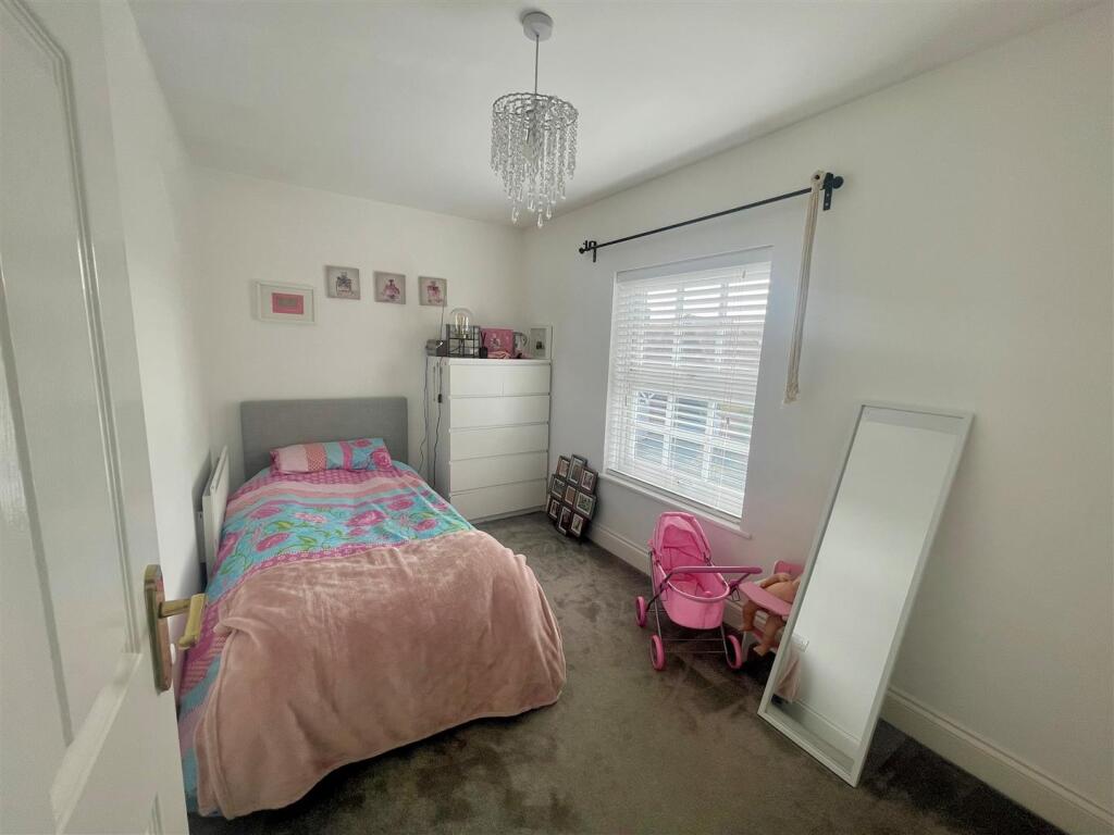 Bedroom 4.jpg