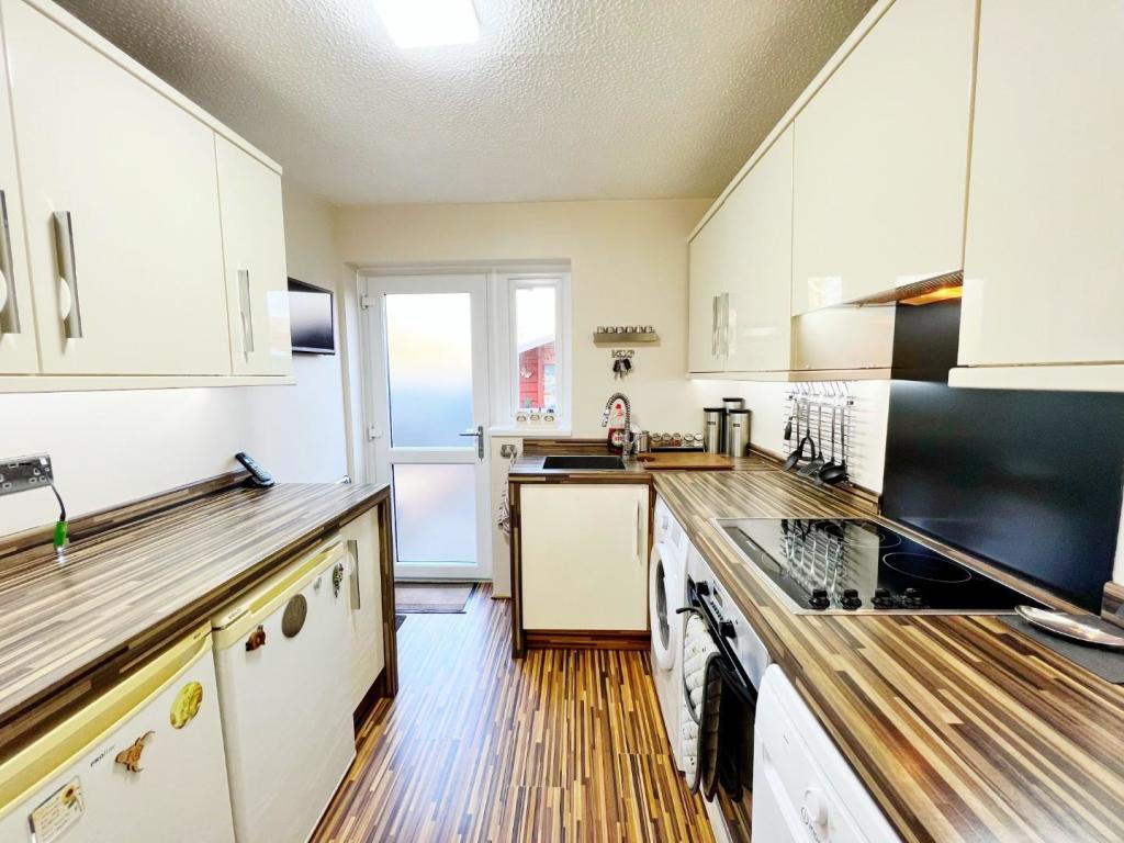 Kitchen 1.jpg