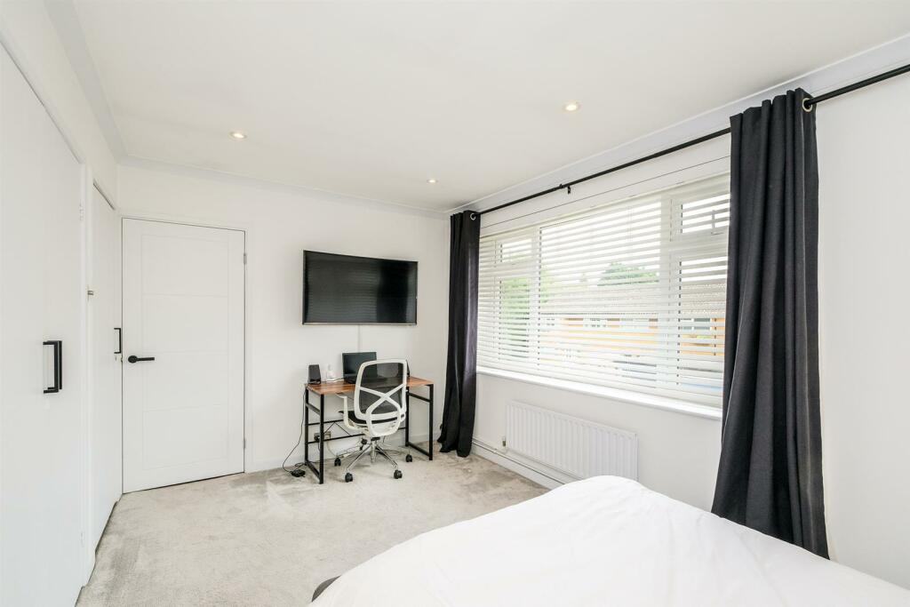 50 Ladycroft Way-19_web.jpg