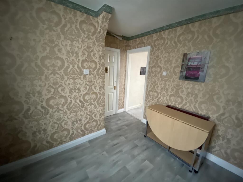 Kitchen: