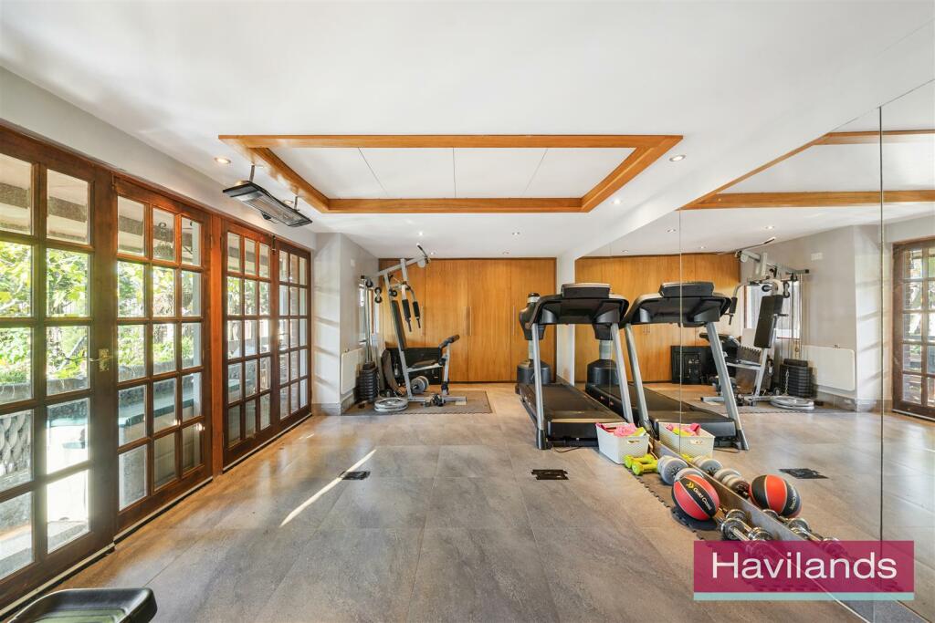 5 The Ridgeway N14 6NX-14.jpg