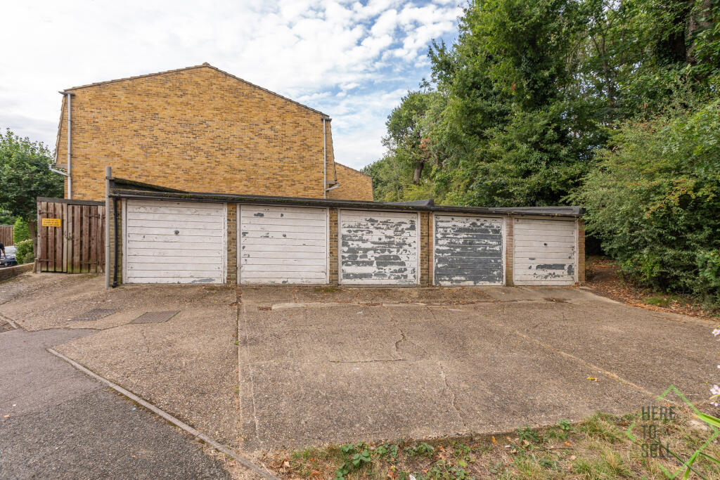 20 Crofton Way, Enfield, EN2 8HS-32