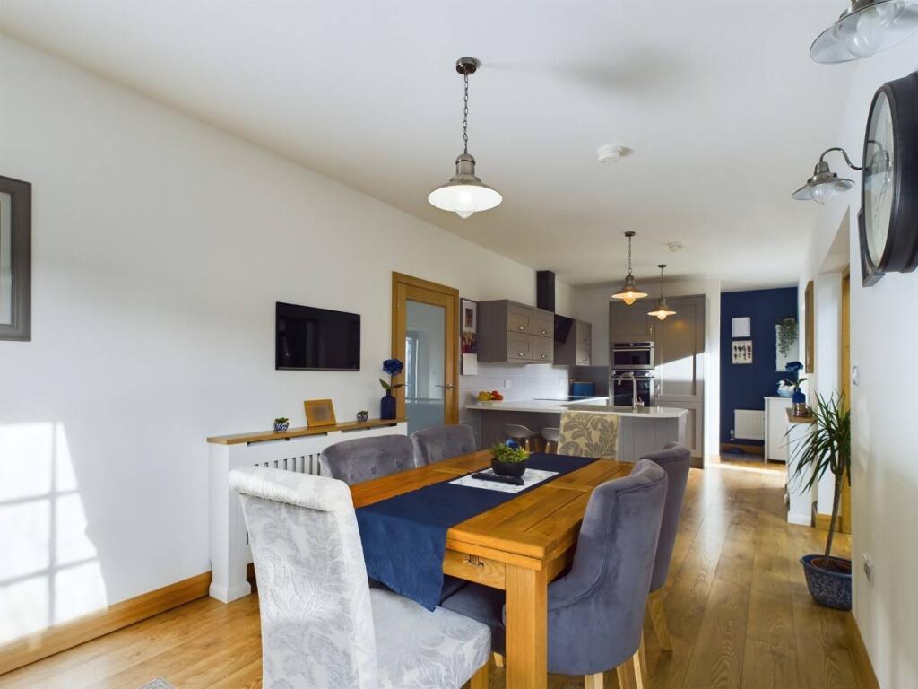 Kitchen/Dining Area