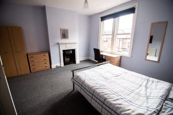 12-Walton-Road-First-floor-front-bedroom-3.jpg