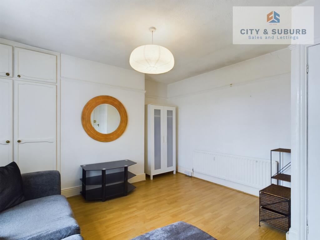 CAM01351G0-PR0140-STILL010