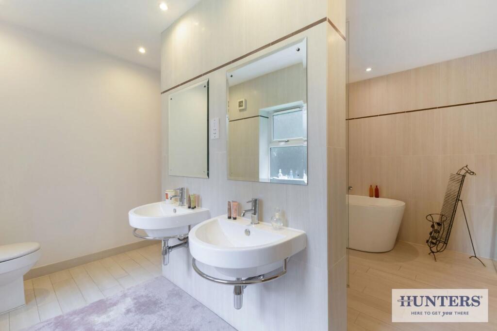 96880_Greenacres-Esholt-Avenue-Guiseley (43) - Cop