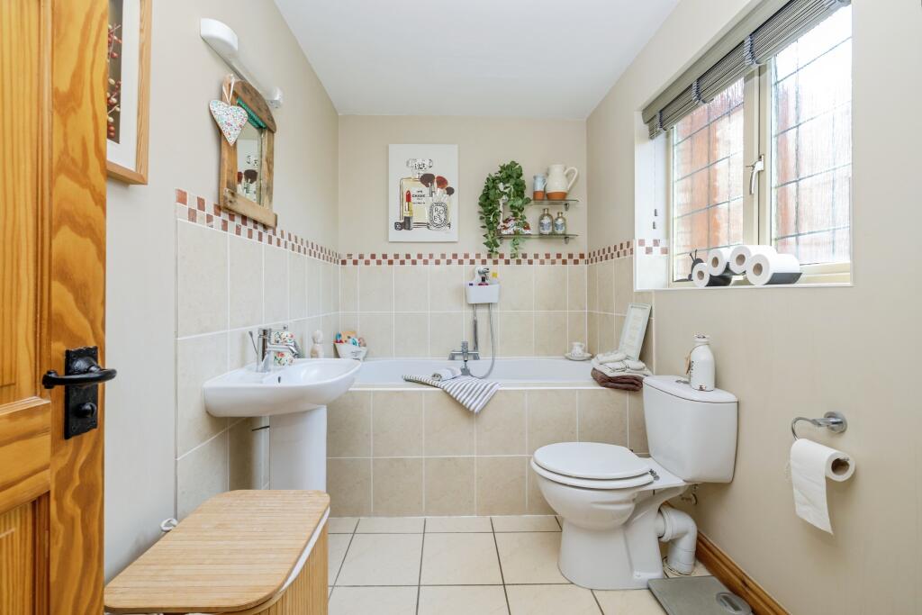 En-Suite Bathroom