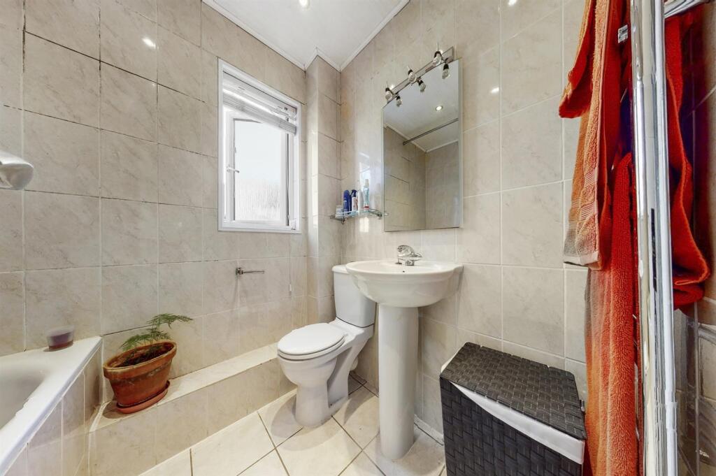 Bryn_House_Broadfields_Way_01132022_213412.jpg