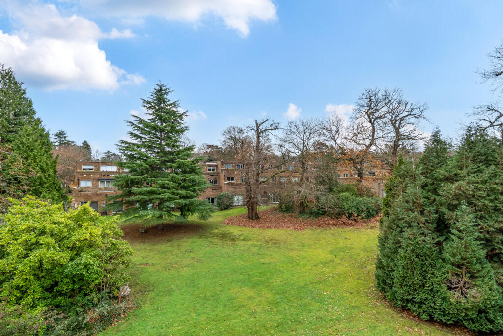 1386722-1-693835a...