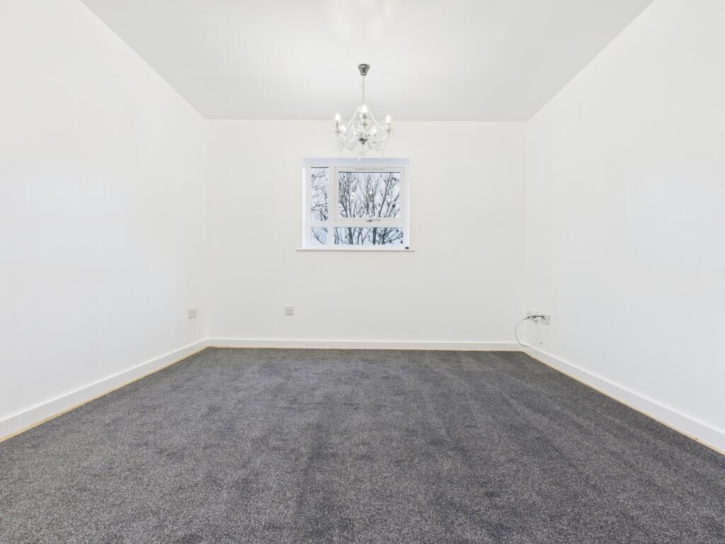 CAM03729G0-PR0176-STILL005